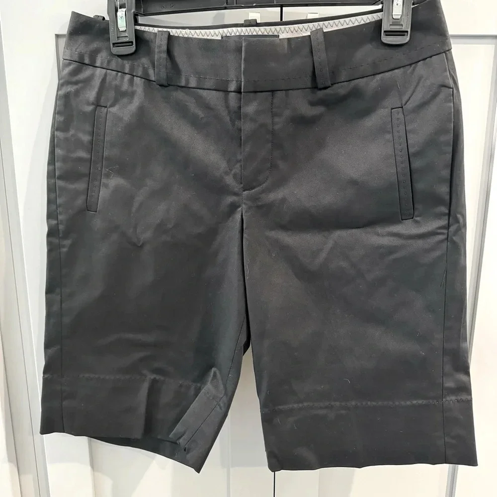 Banana Republic NWOT Black Martin Fit Bermuda Shorts size‎ 4